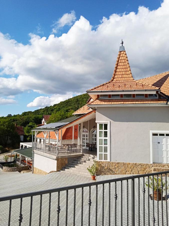 Bed and Breakfast Fogado A Ket Toelgyfahoz Шюмег Екстер'єр фото